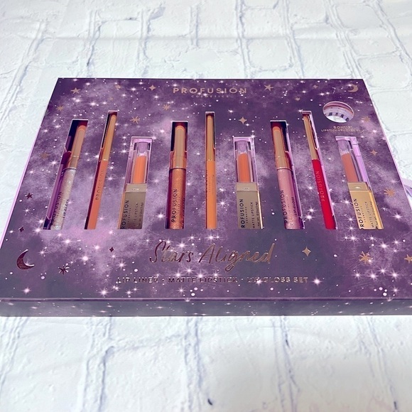 Brand New! Lip liner, mad at lipstick, and lipgloss set - Picture 1 of 7